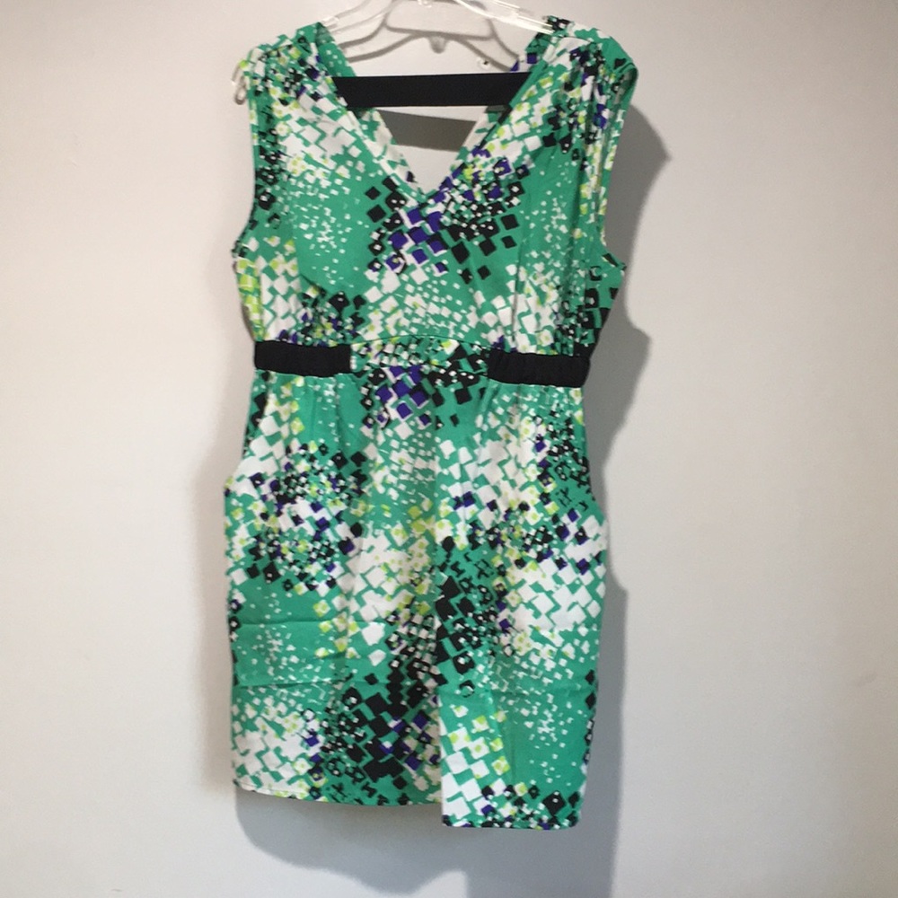 Motherhood Maternity®️ Sz-M Green Geometric Tunic